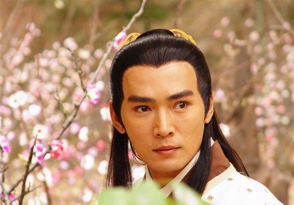 Sau khi nổi tiếng với vai Lý Tầm Hoan, Tiêu Ân Tuấn liên tục xuất hiện qua những vai “đại hiệp” và số phim cổ trang anh tham gia cứ tăng dần lên. Tiêu Ân Tuấn tâm sự, anh rất thích đóng phim xã hội nhưng vì “khẩu vị” của khán giả nên luôn được mời tham gia phim cổ trang. 