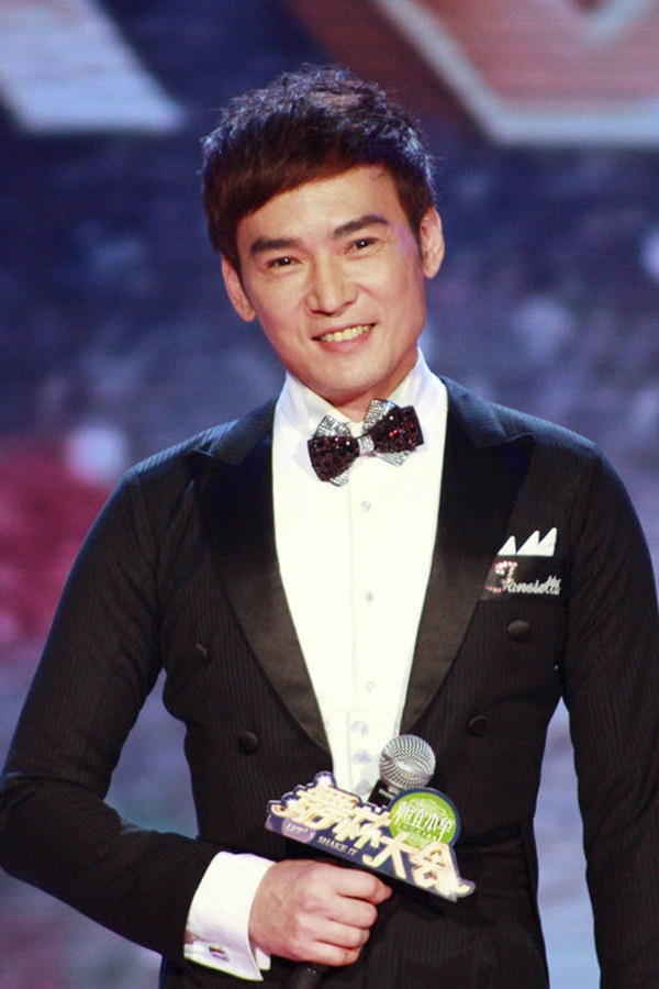 Hôn nhân tan vỡ, điều khiến Tiêu Ân Tuấn buồn nhất chính là không được gặp các con sau khi vợ anh giành được quyền giám hộ. Anh tìm niềm vui trong công việc khi tập trung phát triển sự nghiệp ở Trung Quốc, gần như làm lại từ đầu.