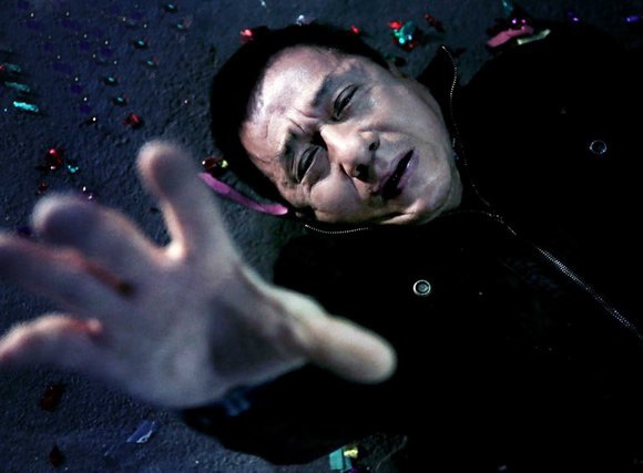 Nhung canh nguy hiem khong co tren man anh cua Thanh Long hinh anh