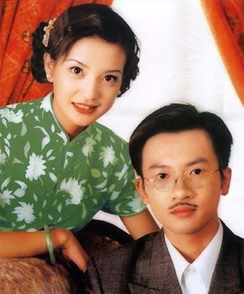 Thành công của Hoàn Châu cách cách đã kết duyên Tô Hữu Bằng và Triệu Vy một lần nữa trong bộ phim truyền hình Bí mật ngôi nhà cổ (1999). Mặc dù nội dung khá hấp dẫn nhưng do ra mắt đúng vào giai đoạn “nhà nhà ái mộ Tiểu Yến Tử” nên không tạo được sự quan tâm. 