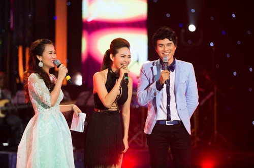 Đều là những người dẫn chương trình “tay ngang”, nếu Võ Hạ Trâm xuất thân là Quán quân cuộc thi Tiếng hát truyền hình TP.HCM 2007 thì Vũ Mạnh Cường học kinh tế, đã đi làm nhưng vì yêu thích công việc MC nên đã rẽ ngang.