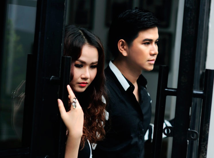 Trước khi chia tay bạn dẫn để đi du học, Võ Hạ Trâm rủ rê Vũ Mạnh Cường chụp bộ ảnh kỷ niệm. Cô muốn thay đổi một Vũ Mạnh Cường lúc nào cũng chỉn chu, lịch lãm với veston, trở thành một anh chàng thời trang, ấn tượng.