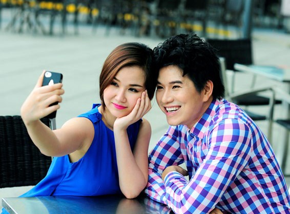 Cap doi MC trai xinh gai dep cua HTV hinh anh