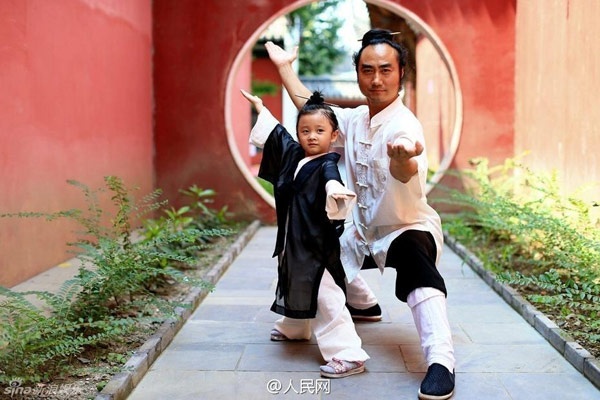 Tuy nhiên, vẫn có những ý kiến nghi ngờ đây là hình ảnh trong một bộ phim nào đó đang quay được nhà sản xuất tung lên mạng để gây sự chú ý.