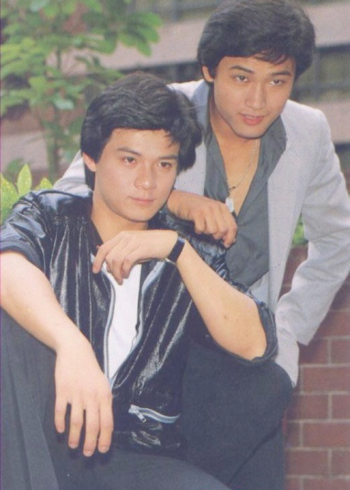 Đúng lúc ấy, Hãng truyền hình TVB tuyển sinh lớp đào tạo diễn viên, anh ghi danh tham gia chỉ vì… rảnh rỗi, không biết phải làm gì. Thế nhưng may mắn đã mỉm cười với Miêu Kiều Vỹ, vượt qua hơn một ngàn thí sinh, anh có mặt trong danh sách 13 học viên được chọn, cùng khóa với Huỳnh Nhật Hoa.