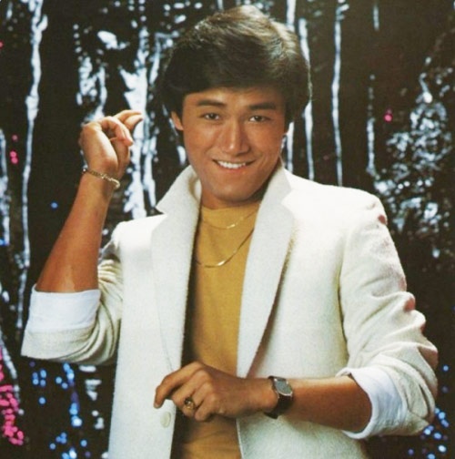 Ý thức mình không phải anh chàng đẹp trai nên chưa bao giờ Miêu Kiều Vỹ bao giờ nghĩ sẽ có ngày mình trở thành diễn viên. Tuy nhiên, do không chịu nổi tính khí thất thường của ông thầy dạy mộc, anh bỏ quyết định bỏ ngang. 