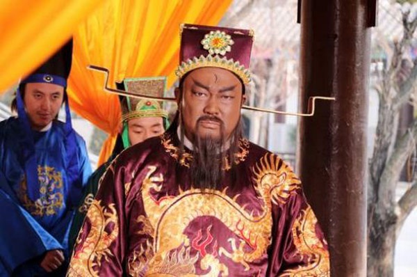 Kim Siêu Quần với hình ảnh Bao Công quen thuộc.