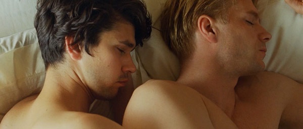 Ben Whishaw từng đóng cảnh giường chiếu với bạn đồng giới James D’Arcy trong Cloud Atlas.