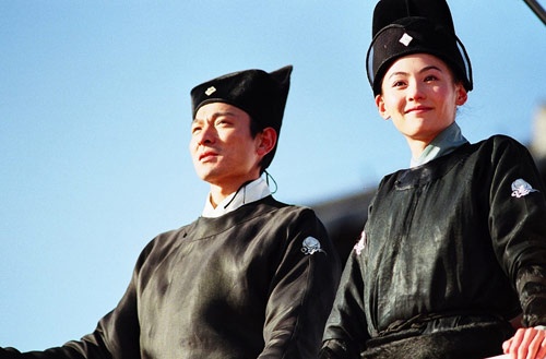 Lưu Đức Hoa cũng từng có cơ hội thể hiện nhân vật Triển Chiêu nhưng đó lại là một vai hài trong bộ phim chiếu Tết 2003 mang tên Chuột yêu gạo. Lấy ý từ truyện Tam hiệp ngũ nghĩa, nội dung kể về chàng Triển Chiêu sau nhiều năm theo Bao Công đã cảm thấy chán ngán cuộc sống chốn công đường nên quyết định đi đó đây. Trong cuộc hành trình, chàng kết bạn với Bạch Ngọc Đường. Bạch Ngọc Đường ở bản gốc là nam nhưng để tạo tiếng cười, đạo diễn Vương Tinh đã “biến” thành nữ, do Trương Bá Chi đóng.