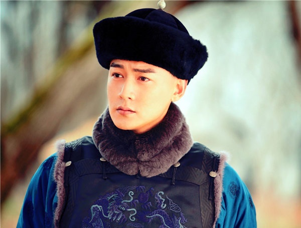 Sau khi hóa thân vào vai Gia Cát Lượng trong phiên bản mới của phim Tam Quốc (2009), nhiều người nghĩ rằng Lục Nghị đã phải rút lui về phía sau, nhường sân chơi cho lứa diễn viên trẻ. Thế nhưng khi trở lại với vai Hằng Thái trong bộ phim Cung tỏa Liên Thành, tên tuổi của ngôi sao 38 tuổi bỗng dưng “nóng”lên, hơn cả ngày xưa. Ngay sau đó, việc cùng con gái Bối Nhi tham gia chương trình Bố ơi mình đi đâu thế khiến Lục Nghị lấy lại thời hoàng kim.