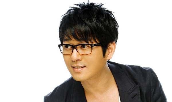 Nam ca sĩ xứ Hàn Shin Seung Hun cũng gặp phải một nữ fan cuồng luôn có mặt trong các buổi biểu diễn, nhún nhảy, la hét. Ngoài ra, cô ta còn gửi tin nhắn khiêu khích với nội dung đại loại như “Hôm anh em mặc quần lót màu đỏ, anh đến với em nhé!”. Để giải thoát sự quấy rồi này, Shin Seung Hun đã báo cảnh sát.