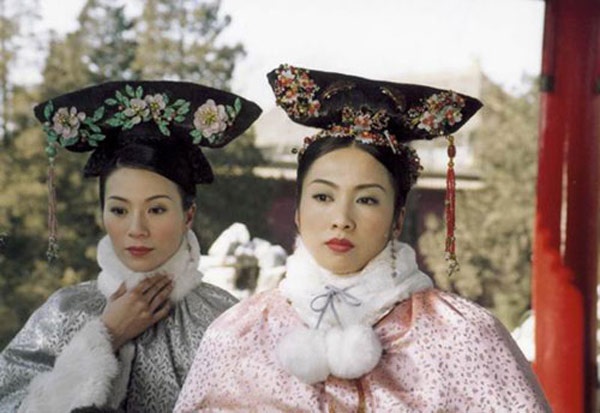 Thâm cung nội chiến được đánh giá là tác phẩm đỉnh cao thuộc dòng phim cổ trang của TVB trong khoảng 15 năm trở lại đây. Năm 2003, màn ảnh nhỏ nhiều nước châu Á đã lên cơn sốt vì bộ phim này, không chỉ nội dung hấp dẫn mà còn vì dàn diễn viên tên tuổi như Đặng Tụy Văn, Lê Tư, Xa Thi Mạn, Trương Khả Di, Trần Hào, Lâm Bảo Di… Chính Thâm cung nội chiến tạo nên trào lưu phim hậu cung trên màn ảnh Hoa ngữ, tuy nhiên nhiều khán giả cảm thấy tiếc vì phần 2 của tác phẩm này đã thất bại thảm hại.