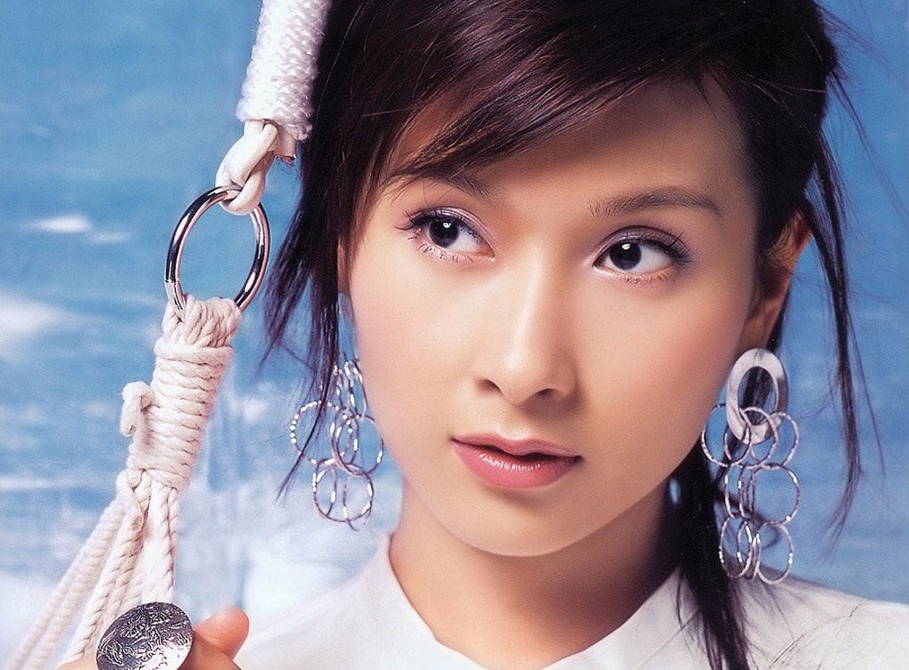 My nhan Hoa hau A chau dong phim cap ba, nhay lau tu tu hinh anh