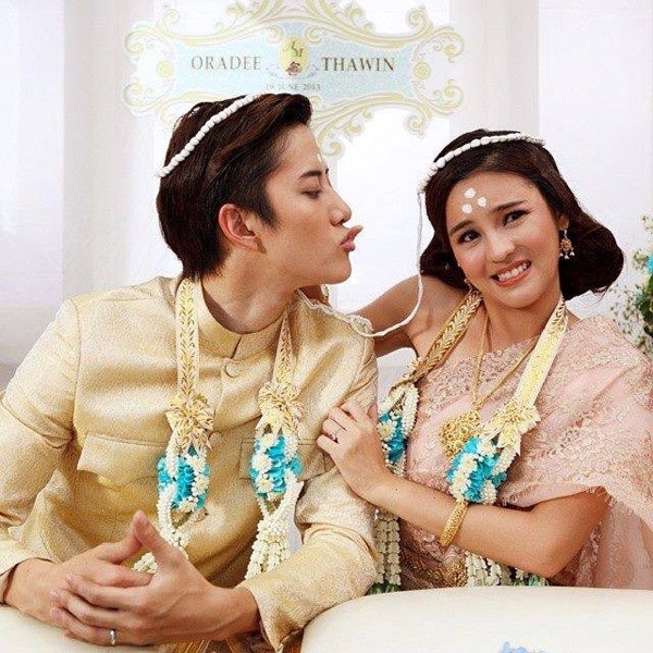 Ngôi nhà hạnh phúc phiên bản Thái Lan (2014) với Mike D.Amgelo và Aom Sushar.