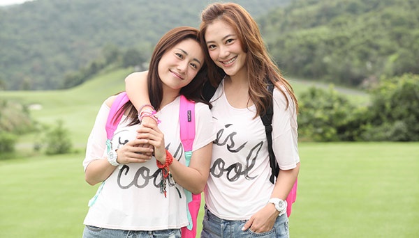 Ứng Thái Nhi và Lưu Văn là đôi bạn thân thiết suốt 10 năm dù người ở Bắc Kinh, kẻ bên Mỹ.