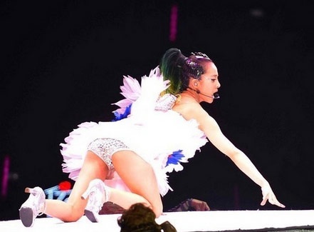 Sao Hoa ngu nguoi chet ke bi thuong vi tai nan san khau hinh anh