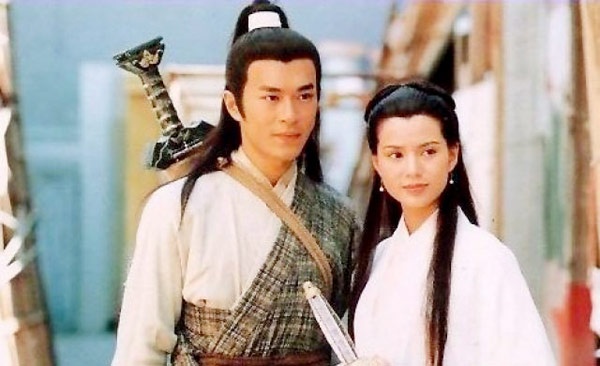 Mặc dù lần đầu tiên đóng phim truyền hình nhưng ngoại hình và diễn xuất của Lý Nhược Đồng đã nhanh chóng chinh phục khán giả. Cô kết hợp cùng Cổ Thiện Lạc - lúc ấy vẫn chưa nổi tiếng, tái hiện một thiên tình sử trong thế giới võ hiệp Kim Dung.