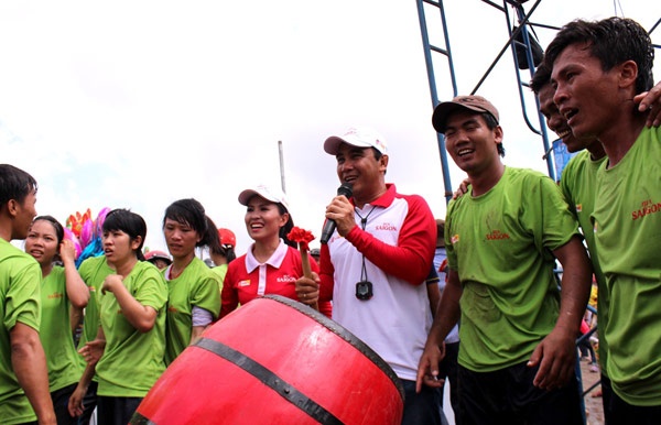 MC Quyền Linh dẫn Nhịp cầu ước mơ - Kết nối đôi bờ.