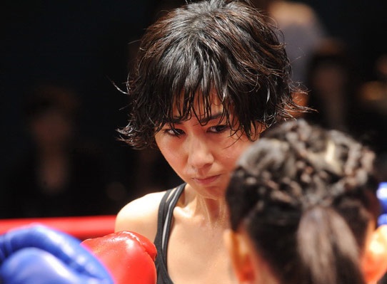 My nhan TVB vat va vao vai cam diec, da nhan cach hinh anh