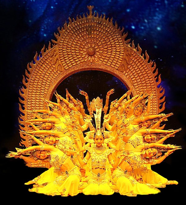 Tiết mục múa Quan Âm nghìn tay nghìn mắt của các diễn viên câm điếc luôn gây xúc động.