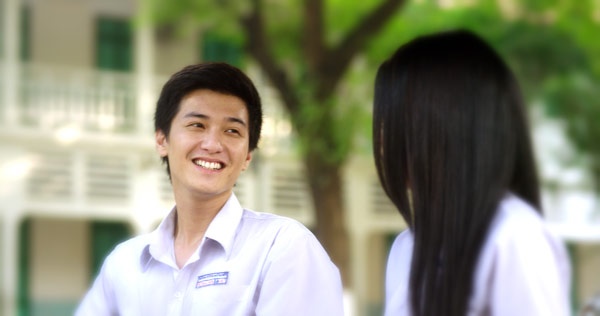 Huỳnh Anh: trai đẹp hiếm hoi không phải là giang hồ trong phim, đảm nhận vai diễn Nhân thời trẻ - và cũng là người tình thuở ngây ngô của Hương Ga.