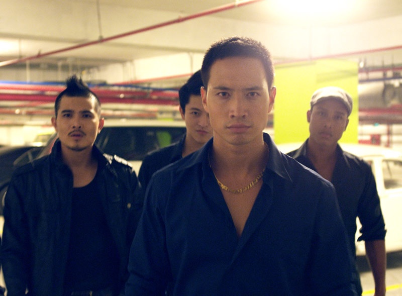 Nhung anh chang dep trai vay quanh ‘ba trum' Truong Ngoc Anh hinh anh