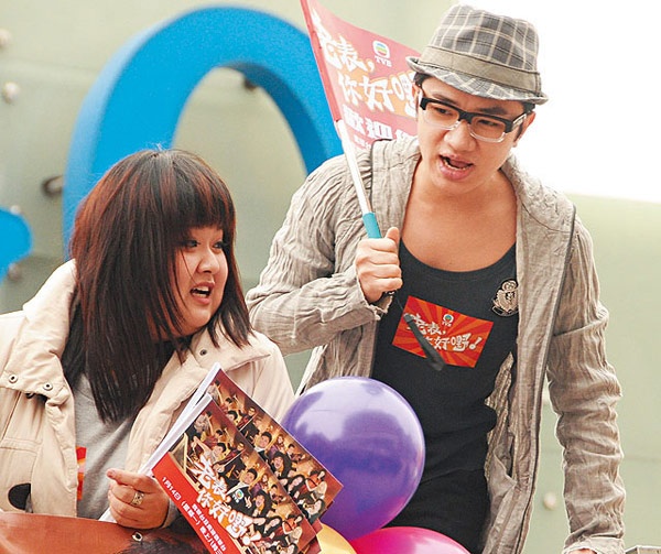 Hình ảnh một cô gái mập tròn nhảy múa linh hoạt trên sân khấu khiến người ta nhớ đến nữ nghệ sĩ Thẩm Điện Hà nên TVB lập tức ký hợp đồng với Trần Gia Giai. Sau khi thử sức với một vai nhỏ ở bộ phim Sui gia nan giải (2012), cô được đẩy ngay lên vai phụ Mao Tiểu Mạn trong Anh họ cố lên (2013), diễn cùng Vương Tổ Lam, Quách Tấn An. Ngoại hình đặc biệt, nét diễn tưng tửng, tự nhiên đã giúp Trần Gia Giai chinh phục tình cảm người xem.