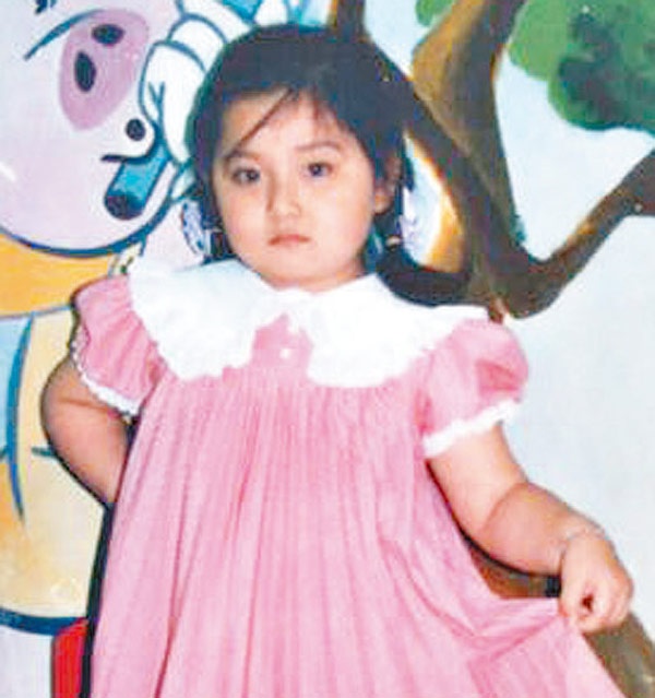 Sinh năm 1985, từ bé Trần Gia Giai đã là “bé bự” nhưng lại rất mê phim ảnh, luôn mơ ước lớn lên làm diễn viên. Thời trung học, cô từng giảm cân, xuống hơn 20kg nhưng rồi cuối cùng đành chịu thua trước những món ăn ngon.