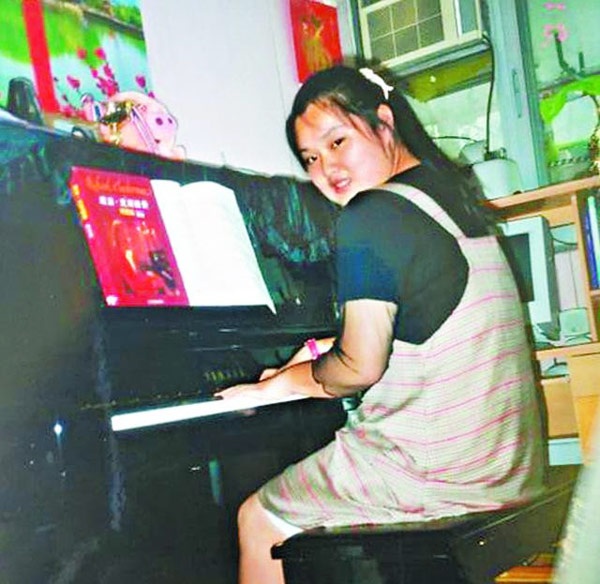 Hiểu rằng hình thể quá khổ của mình khó thưc hiện được ước mơ diễn viên, Trần Gia Giai quyết tâm học đàn piano để sau này có thể trở thành một phần của làng giải trí. Cô đã có một thời gian đi dạy đàn cho các em nhỏ.