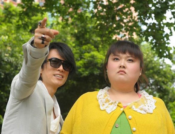 Cũng trong năm 2013, Trần Gia Giai xuất hiện cùng “vua phim hài TVB” Huỳnh Tử Hoa, Từ Tử San, Hứa Thiệu Hùng… trong bộ phim Mỹ nhân hành động. Nhân vật Hạ Minh Châu (Judy) do cô thể hiện đã góp thêm nhiều tiếng cười cho tác phẩm hài này, được đề cử danh hiệu Nữ diễn viên phụ xuất sắc nhất giải thưởng TVB 2013. Mặc dù chiếc cúp sau đó thuộc về Giang Mỹ Nghi nhưng diễn xuất của Trần Gia Giai được nhiều đàn anh như Ngô Trấn Vũ, Trương Trí Lâm, Ngô Trác Hy, đánh giá cao. Mới đây, với vai nhân viên tiếp thị bia Miu Miu trong bộ phim Trung gian nhân, cô lại được kỳ vọng trở lại tranh giải thưởng một lần nữa.