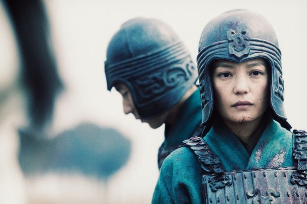 Nhân vật Hoa Mộc Lan cải nam trang thay cha tồng quân do Triệu Vy thể hiện trong tác phẩm điện ảnh cùng tên ra rạp năm 2010 đã mang về cho cô 2 danh hiệu Nữ diễn viên chính xuất sắc nhất tại LHP Đại chúng - giải thưởng Bách Hoa lần thứ 30 và tại LHP Trường Xuân - giải thưởng Con hươu vàng. Trong hồ sơ diễn viên của Triệu Vy, vai Hoa Mộc Lan còn được ghi nhận với Nữ diễn viên được yêu thích nhất tại Giải thưởng điện ảnh DAN lần thứ 3 do cộng đồng mạng Việt Nam bình chọn.