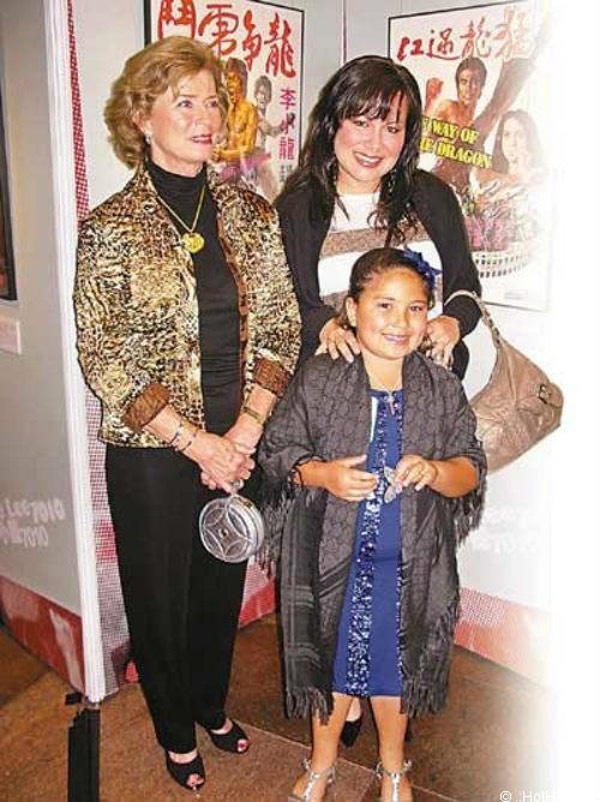 Lý Hương Ngưng cùng mẹ - bà Linda và con gái Wren.