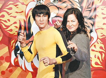 Con gai Ly Tieu Long tiet lo them nhieu chuyen ve cha hinh anh