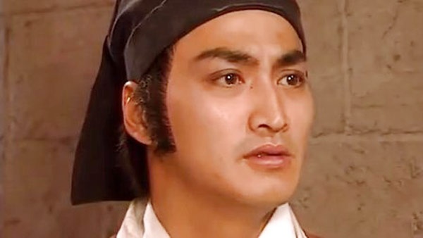 Trương Tam Phong (tên thật Trương Quân Bảo) - người sáng lập môn phái Võ Đang, nổi tiếng với Thái cực quyền luôn hấp dẫn các nhà làm phim. Hà Gia Kính là diễn viên đầu tiên thể hiện giai đoạn tuổi trẻ của nhân vật huyền thoại này trong bộ phim truyền hình Đài Loan Thiếu niên Trương Tam Phong (1991). Đây cũng là vai diễn giúp Hà Gia Kính tôn định vị trí của mình trên màn ảnh nhỏ xứ Đài.