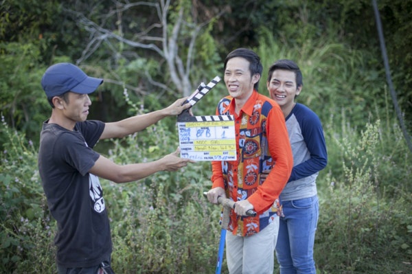 Đây là lần đầu tiên Hoài Lâm đóng chung với bố nuôi Hoài Linh trong một bộ phim điện ảnh.