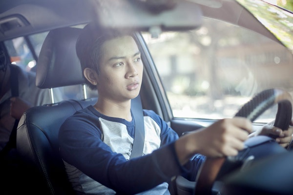 2 bố con Hoài Linh - Hoài Lâm đã có những cảnh rượt đuổi ngoạn mục.