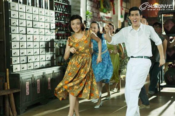 Trong Anh trai tôi - Lý Tiểu Long (My Brothers Bruce Lee), Lý Trị Đình phải vất vả để có được những bước nhảy điêu luyện.