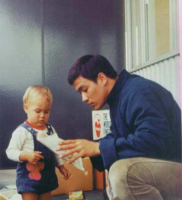 Lý Tiểu Long và con trai Lý Quốc Hào ngoài đời.