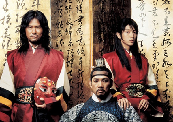 Vua và chàng hề (The King And The Clown, 2005) là bộ phim đề tài đồng tính có doanh thu cao nhất trong lịch sử điện ảnh Hàn Quốc. Mối quan hệ phức tạp của chàng hề trẻ tuổi Gong Gil với người bạn diễn Jang Seang cùng nhà vua đã tạo nên một câu chuyện đầy kịch tính.