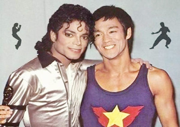 Tấm ảnh của Lý Tiểu Long và Michael Jackson xuất hiện trên mạng đã khiến nhiều người bất ngờ, được cho là chụp năm 1972. Thế nhưng, gay sau đó người ta phát hiện đó là sản phẩm của photoshop vì năm 1972, ông vua nhạc Pop mới 14 tuổi.
