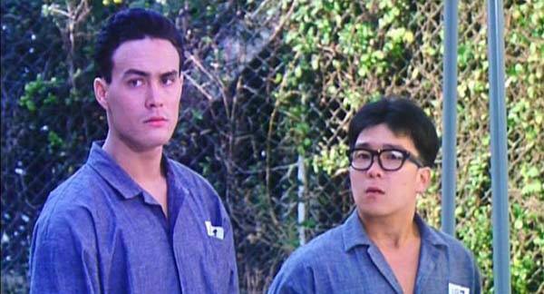 Lý Quốc Hào (trái) trong bộ phim Hong Kong Long tại giang hồ (1986).