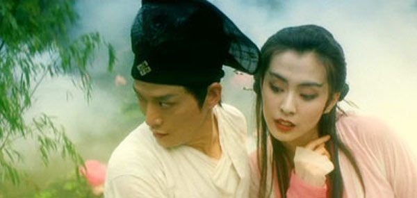 Bộ phim Thanh Xà (1993) của đạo diễn Hong Kong Từ Khắc được đánh giá là một trong những tác phẩm cổ trang kinh điển của màn ảnh Hoa ngữ. Chuyện tình của Tiểu Thanh (Trương Mạn Ngọc đóng) và Bạch Tố Trinh (Vương Tổ Hiền đóng) - 2 con xà tinh tu luyện ngàn năm với Pháp Hải đại sư (Triệu Văn Trác đóng) cùng chàng thư sinh Hứa Tiên (Ngô Hưng Quốc đóng) gây chấn động dự luận lúc bấy giờ.