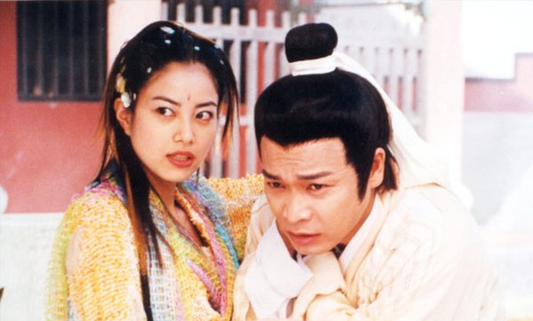 Trong nhiều bộ phim truyền hình Trung Quốc mang màu sắc thần thoại, những cuộc tình bi thương giữa người và yêu luôn được khai thác mạnh tay. Thiên địa truyền thuyết - Mỹ nhân ngư là tác phẩm chạm đến cảm xúc của người xem khi kể lại mối tình đẫm nước mắt của cá chép tinh Tiểu Liên (Từ Hoài Ngọc đóng) cùng chàng thư sinh Trương Tử Du (Quách Tấn An đóng).