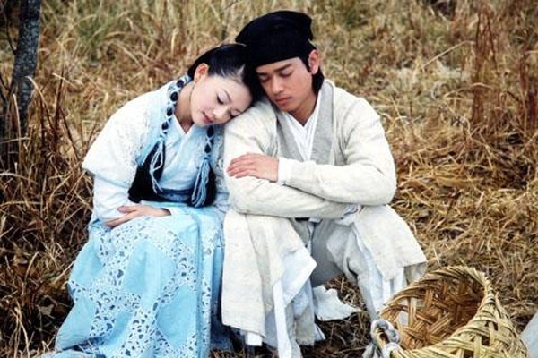 Mối tình của ma nữ Tiểu Thiện và chàng thư sinh Ninh Thái Thần trong Liêu trai chí dị đã nhiều lần được đưa lên màn ảnh, qua diễn xuất của nhiều cặp diễn viên khác nhau trong các phiên bản Thiện nữ u hồn. Lạc Đế và Triệu Lôi xuất hiện trong bản dựng điện ảnh đầu tiên ra mắt năm 1960; Vương Tổ Hiền và Trương Quốc Vinh với phiên bản điện ảnh kinh điển năm 1987; Lưu Diệc Phi và Dư Thiếu Quần trong bản dựng năm 2011; Từ Hy Viên và Trần Hiểu Đông ở bộ phim truyền hình lên sóng năm 2003.