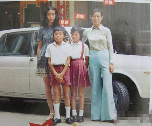 Châu Tinh Trì cùng gia đình trong khoảng thời gian xảy ra chuyên chiếc đùi gà.