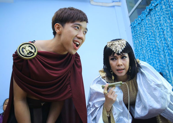 Bạn có tự tin làm cho Việt Hương và Trấn Thành cười không?