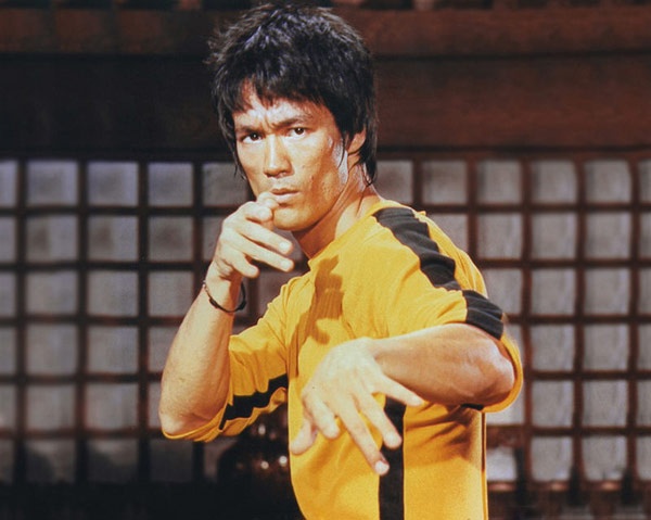 Lý Tiểu Long chính là người đã đưa vào từ điển tiếng Anh chữ “kungfu”, khiến thế giới biết đến thể loại phim đánh đấm ngoạn mục của điện ảnh Hoa ngữ. Cái chết trẻ cùng các tác phẩm Đường Sơn đại huynh, Tinh võ môn, Long tranh hổ đấu, Mãnh long quá giang và Tử vong du hí đã khiến anh trở thành bức tượng đài kiên cố, không ai có thể phá bỏ.