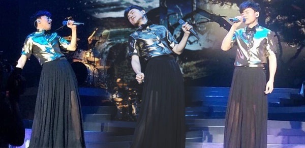 Mời đây, nam ca sĩ Trương Kiệt đã khép lại live show của mình tại Thượng Hải hôm 15/11 bằng chiếc váy đen dài, mỏng khiến các fan nữ phát cuồng.