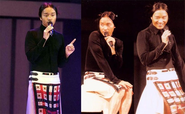 Trong Live Concert 2000, cố danh ca Hong Kong Trương Quốc Vinh đã gây chấn động làng giải trí xứ cảng thơm lúc bấy giờ khi mặc váy lên sân khấu.