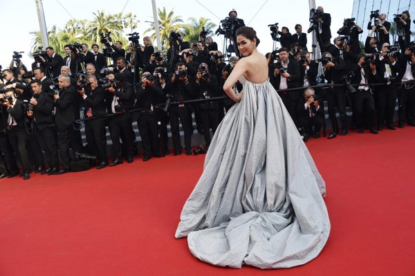 Chompoo Araya trên thảm đỏ LHP Cannes.